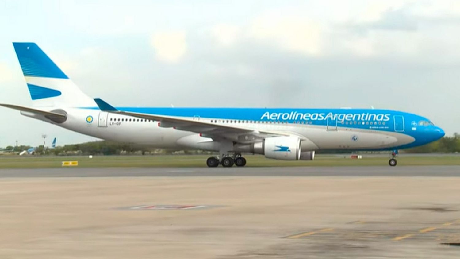 Llegó a Ezeiza el octavo vuelo de Aerolíneas Argentinas con 500 mil vacunas desde Moscú