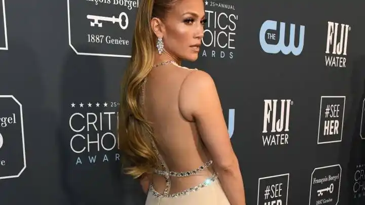 ¡De terror! Jennifer López y la extraña aparición mientras se ejercita