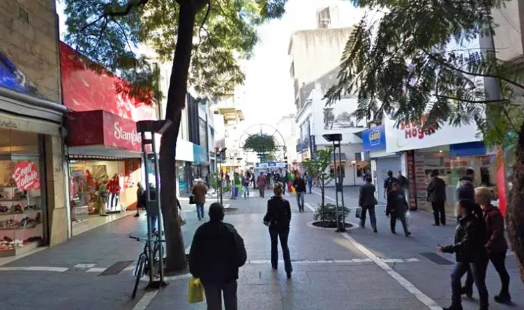 Insólita pelea de ciegos: uno apuñaló a otro y fue detenido