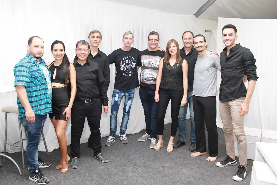 El Proyecto Nativos presenta un espectáculo innovador de rock, música latina, baile, acrobacias y arte