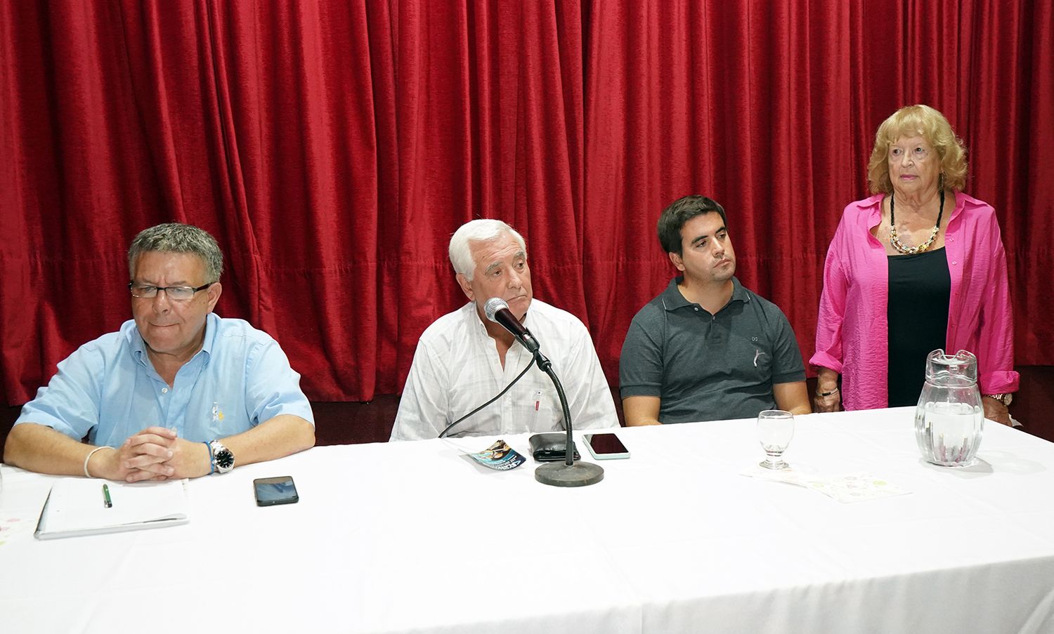Disertantes. De izquierda a derecha Gerardo Durán, Daniel y Pedro Poujol acompañados por la presidenta de la Fundación Educacional, Pilar Vitale