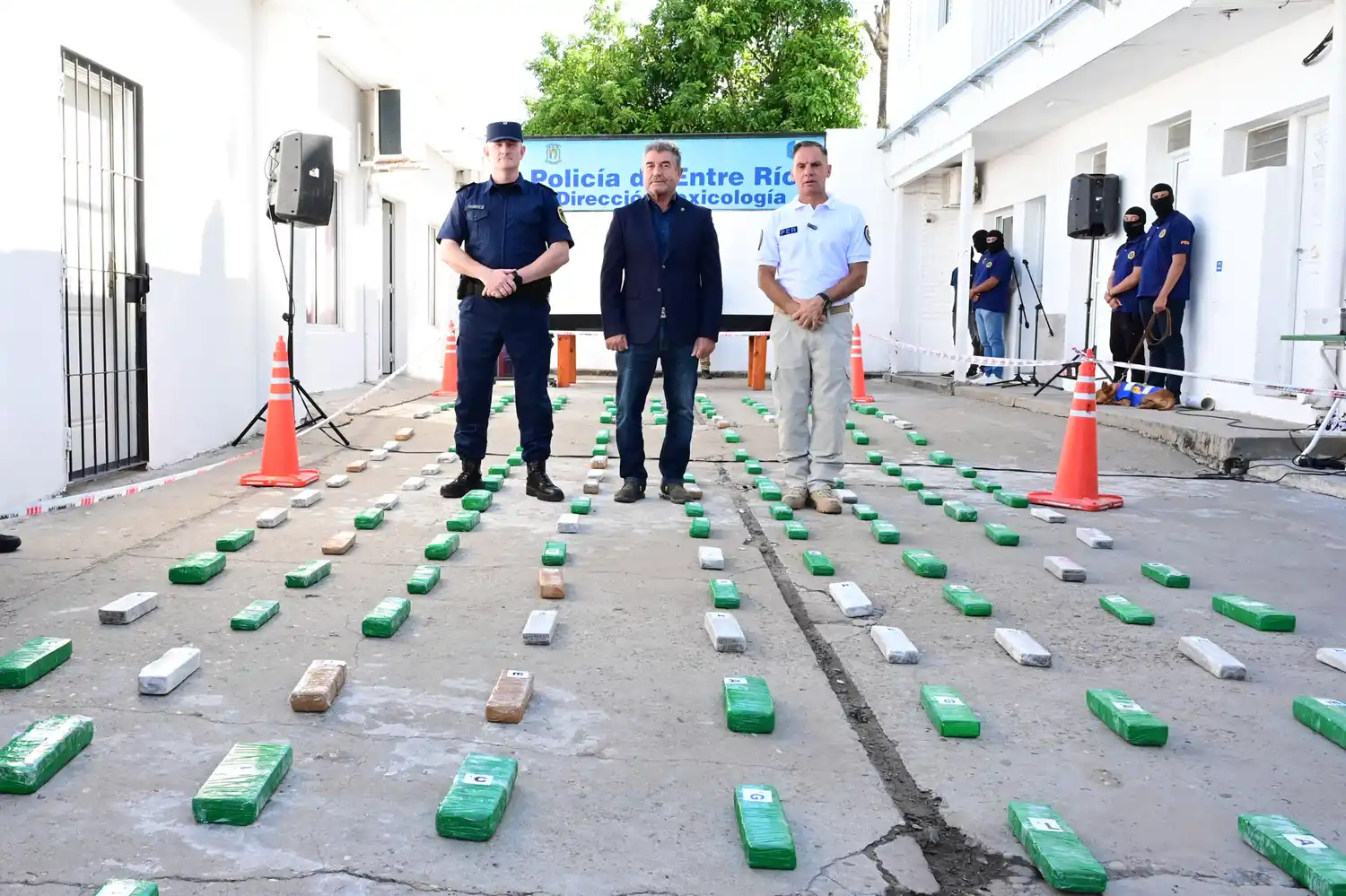 La Policía secuestró más de 243 millones de pesos y casi 150 kilos de drogas en operativos provinciales