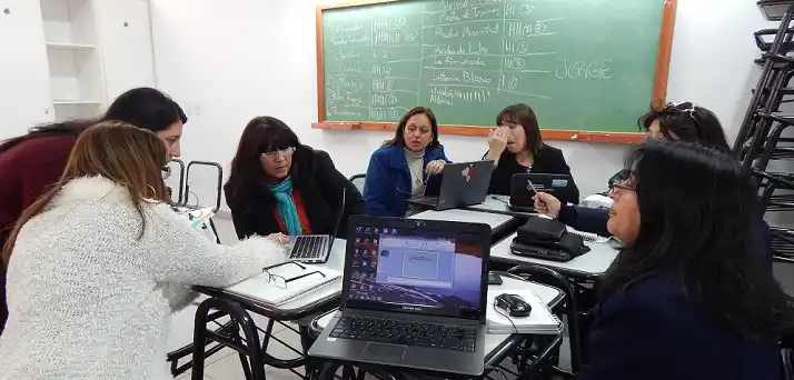 Dictarán un taller gratuito para docentes sobre inteligencia artificial en el aula