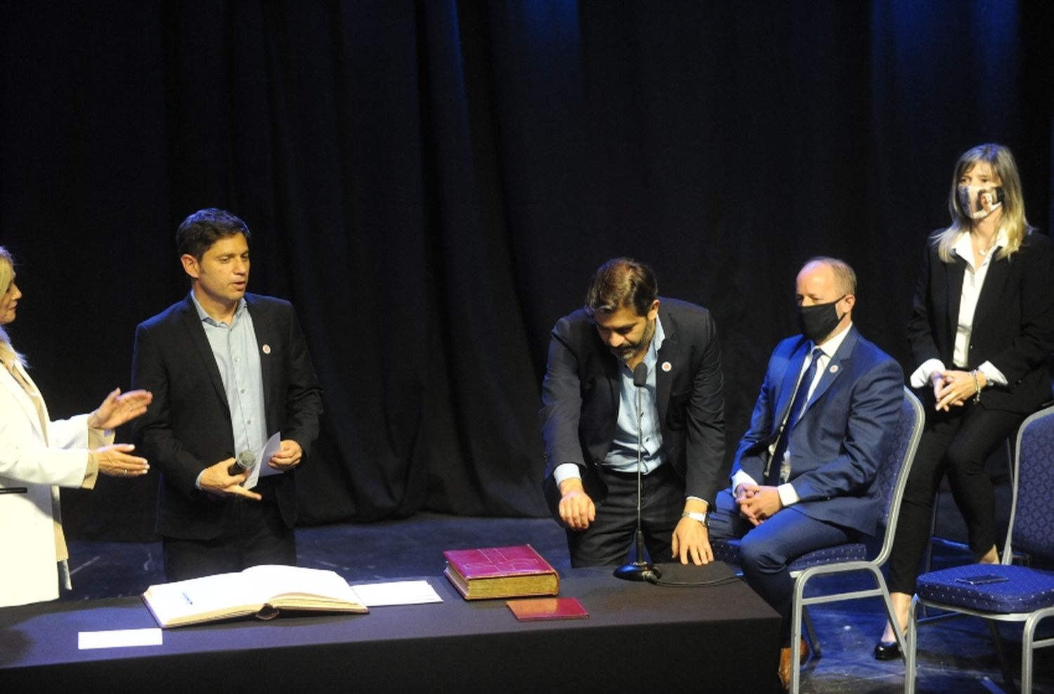 Kicillof tomó juramento a nuevos ministros y dijo que el Gobierno bonaerense "se amplía y fortalece"