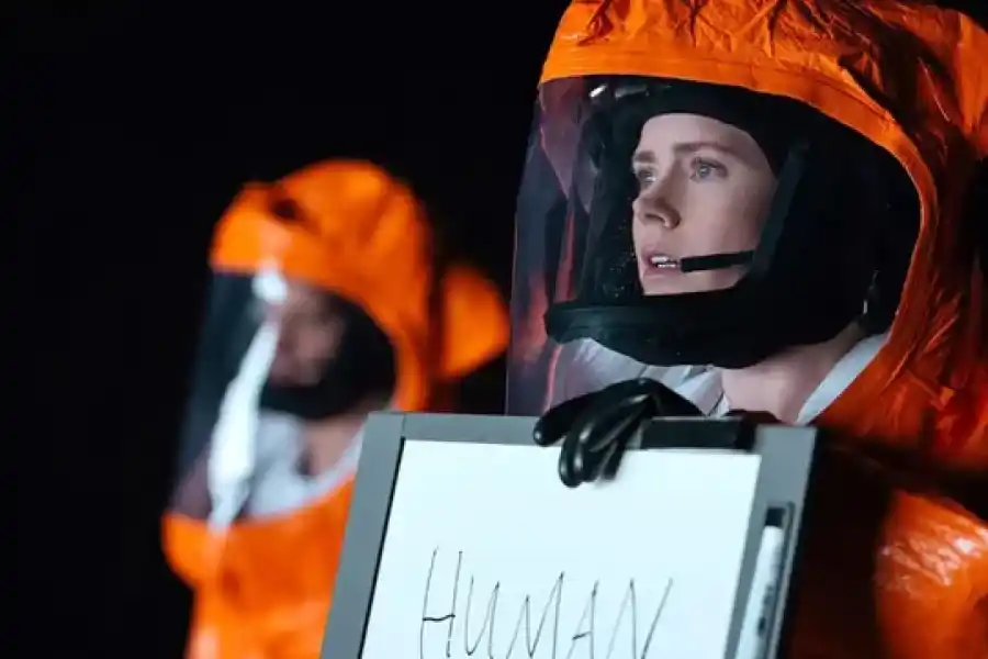 Series y películas sobre extraterrestres para explorar el furor que se vive con el "momento ovni"