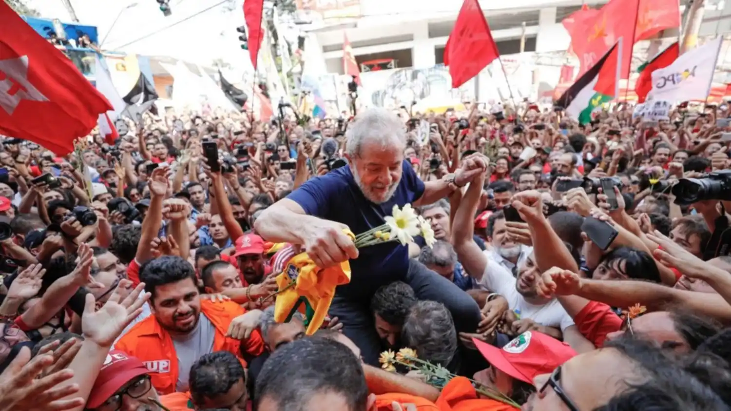 Tras 580 días en prisión, Lula da Silva quedó en libertad