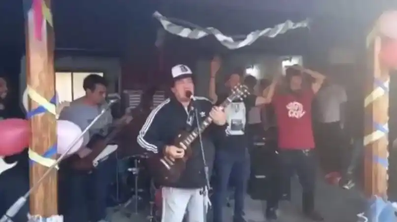 Pity Álvarez cantó uno de sus clásicos temas desde la clínica psiquiátrica de Castelar