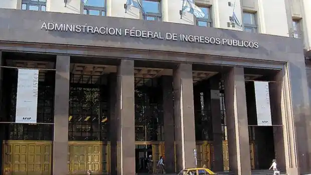 Simplifican el trámite para la devolución de percepciones de dólar tarjeta y ahorrro