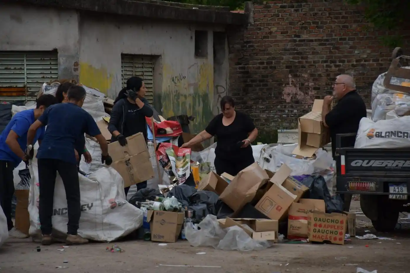 La cooperativa “San Francisco Recicla” ya funciona en el corralón municipal