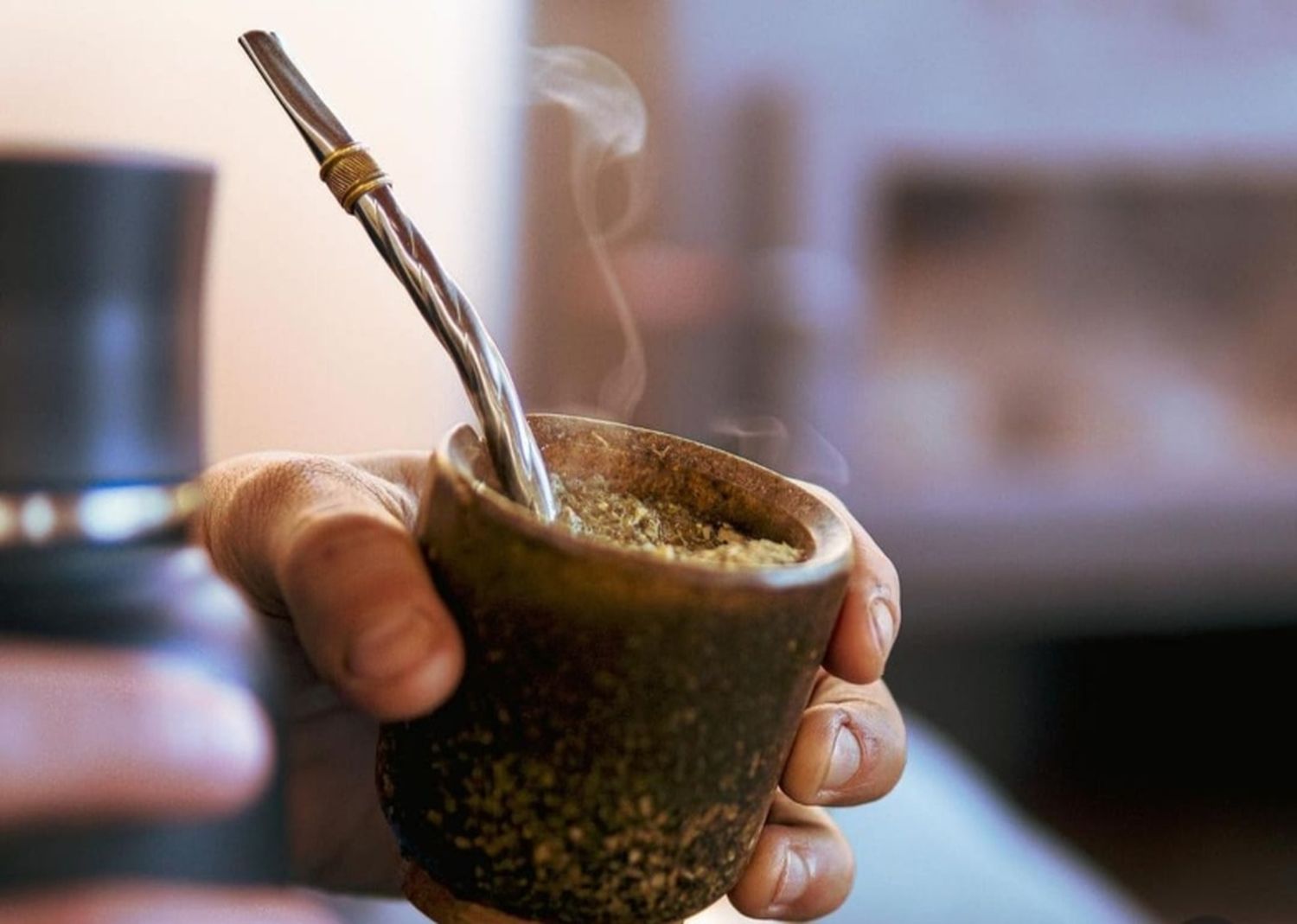 Tradición con innovación: crearon un mate sustentable hecho de yerba reciclada