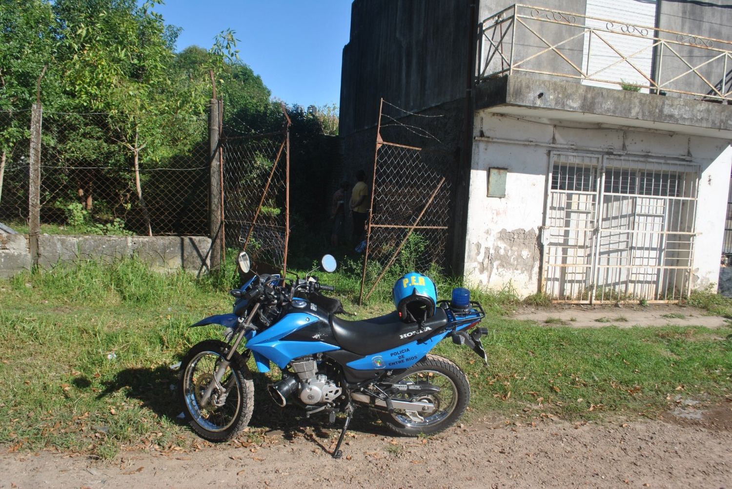 Detuvieron a dos jóvenes que estaban robando en el patio de una vivienda