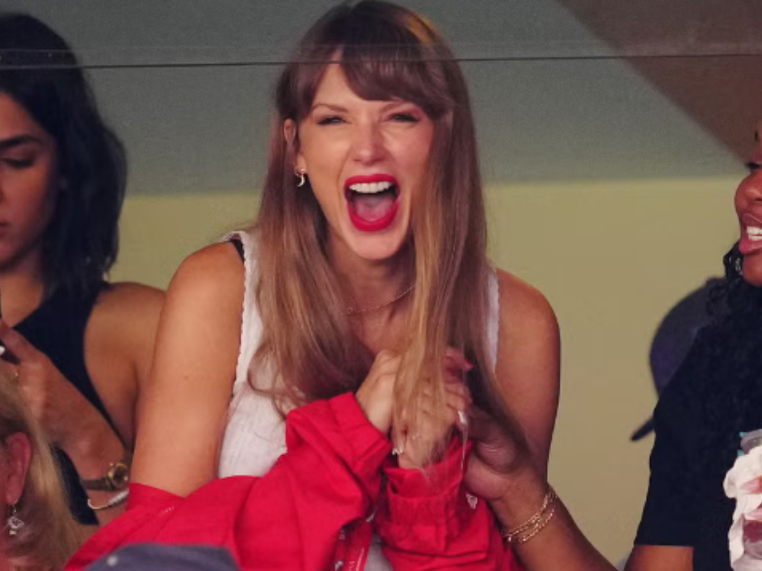 Por Taylor Swift, el palco VIP de Travis Kelce sufre un cambio drástico en Arrowhead Stadium