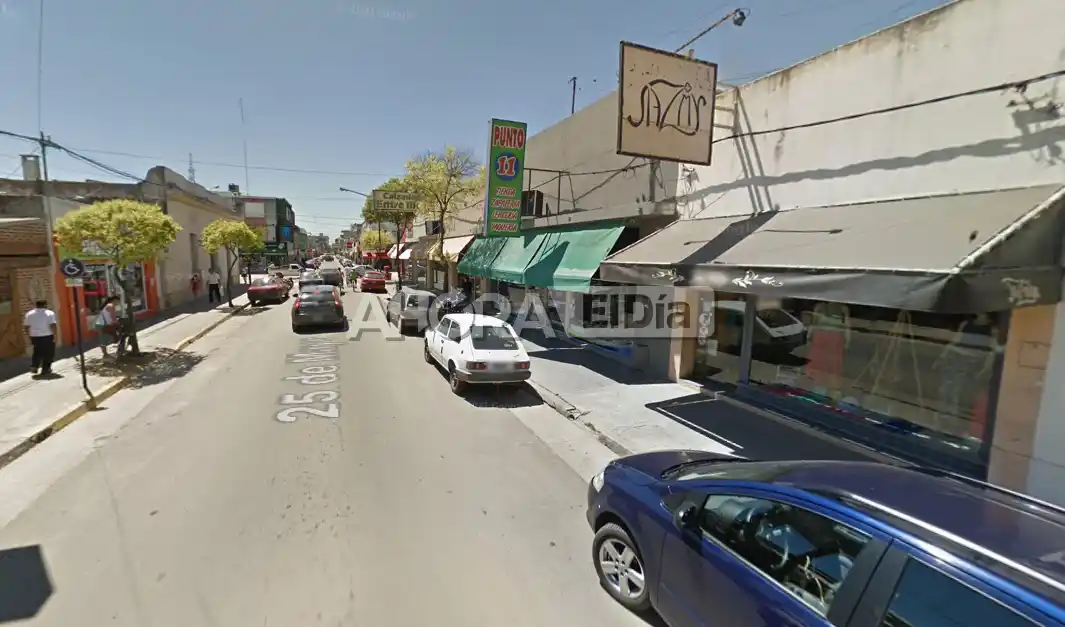 Dos mujeres y dos menores de edad fueron detenidos por robar en varias tiendas de ropa del microcentro