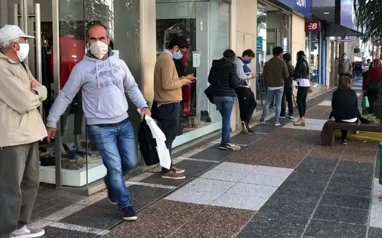 Sin definiciones sobre restricciones, piden reforzar los cuidados