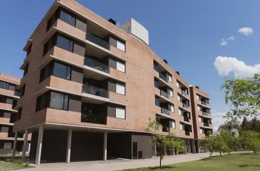 Se entregaron dos torres en el proyecto urbanístico de Pilay