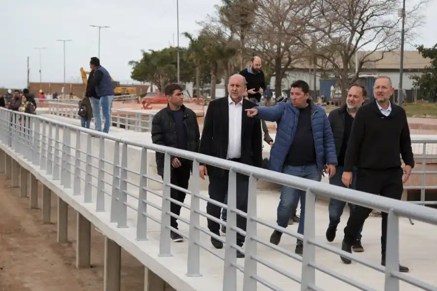 Perotti recorrió e inauguró obras en el Departamento Constitución