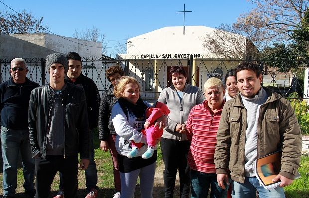 Realizan una olla popular para más de 130 vecinos del barrio Yapeyú