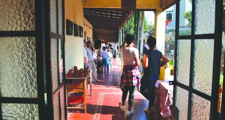 Una peña solidaria con sabores y colores isleros