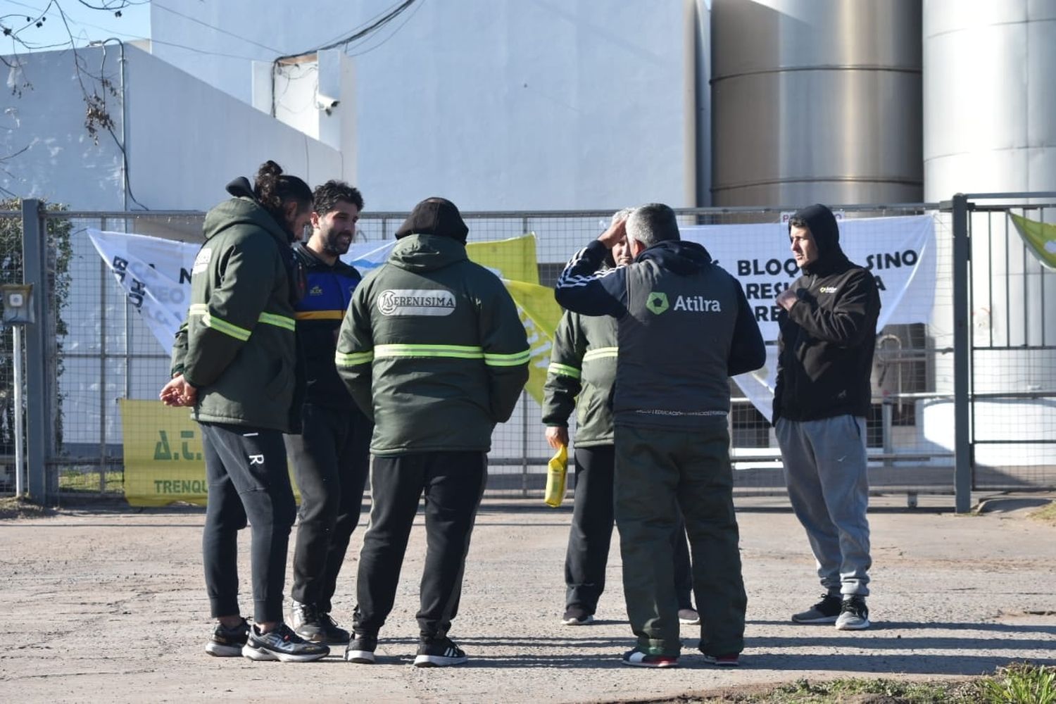 Carlos Casares: En medio de un paro, propietaria de una empresa láctea denuncia un bloqueo a la planta