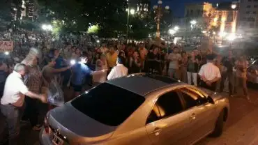 Tucumán: Fuerte protesta de vecinos frente a la gobernación