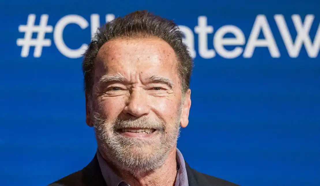 Schwarzenegger muestra su «corazón» biónico