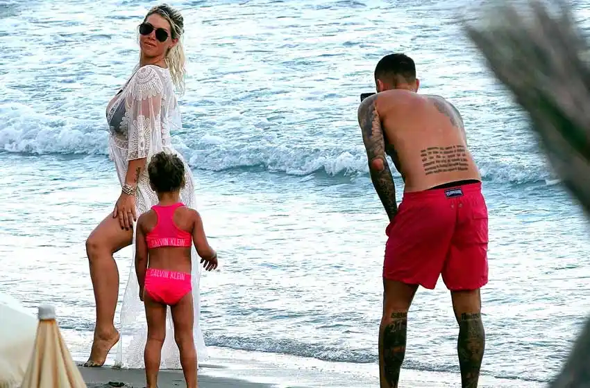 Mujer real: las fotos de Wanda Nara en traje de baño de vacaciones con Icardi