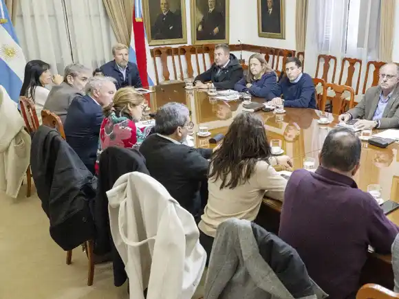 Frigerio encabezó una nueva reunión de gabinete centrada en la eficiencia y la transparencia de la gestión