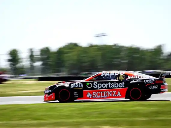 Canapino hizo la pole y ya se prueba la corona