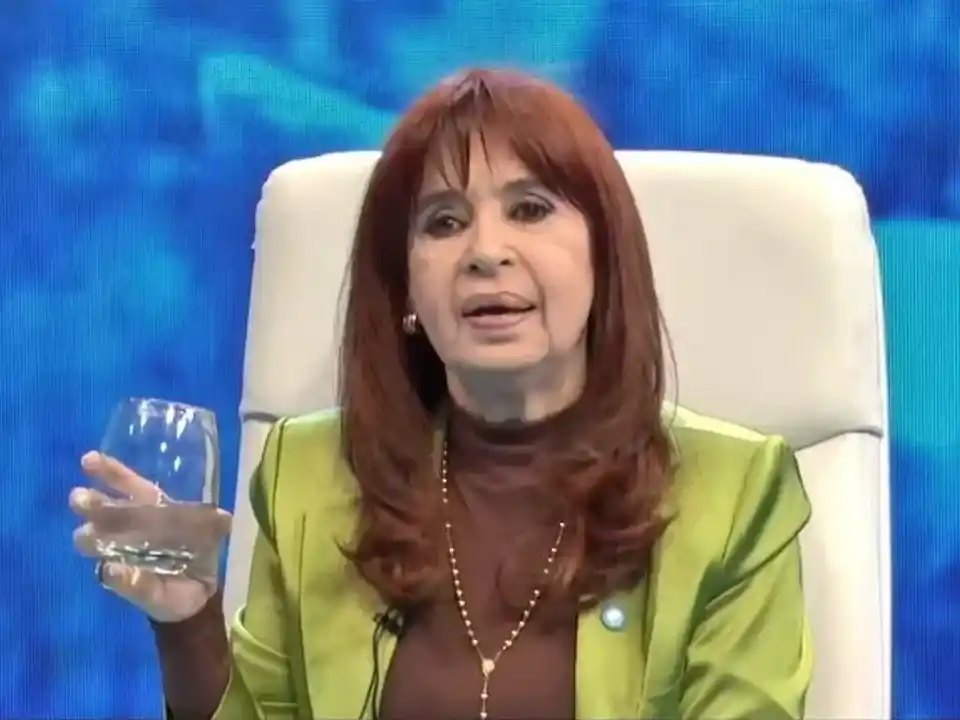 Duro mensaje de Cristina Kirchner a Milei: “Sos muy cobarde, lo único que se te ocurre es echarles la culpa a los ‘kukas’ y a la amiga de Videla”