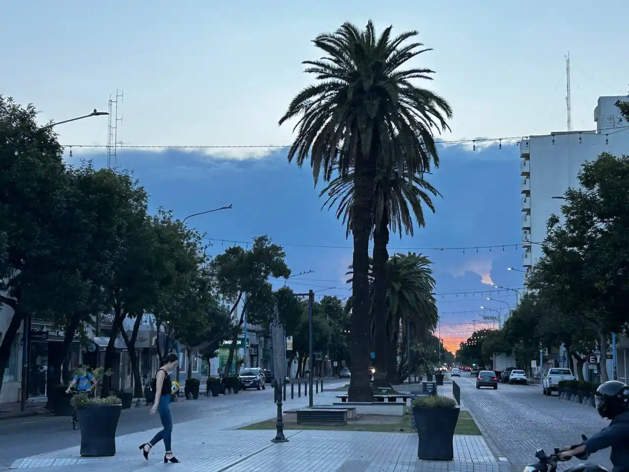 Inestable y con importante actividad eléctrica: el martes comenzó con tormentas aisladas y temperatura en ascenso