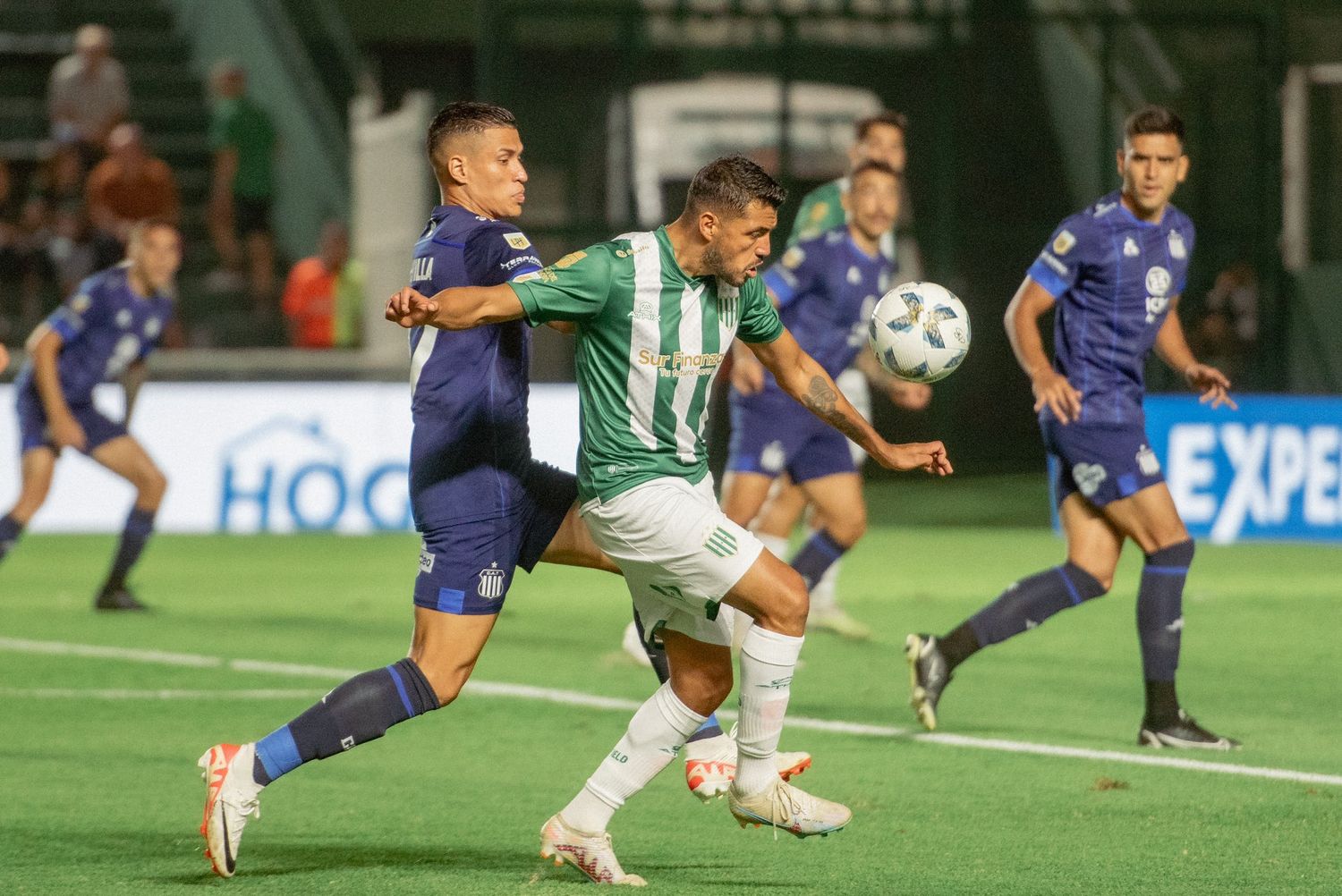 Talleres dejó pasar la chance de seguir en la punta.