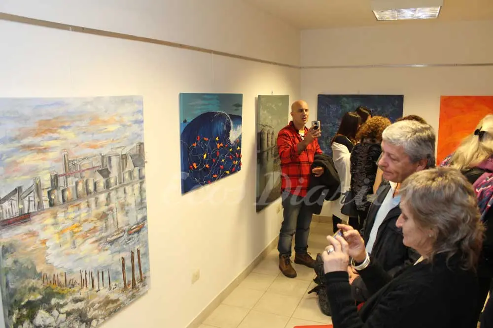 Maestros y artistas noveles  Integran una muestra pictórica