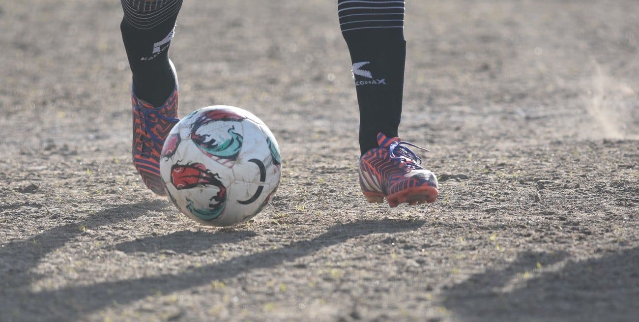 Un hombre de 40 años murió mientras disputaba un partido de fútbol entre amigos.