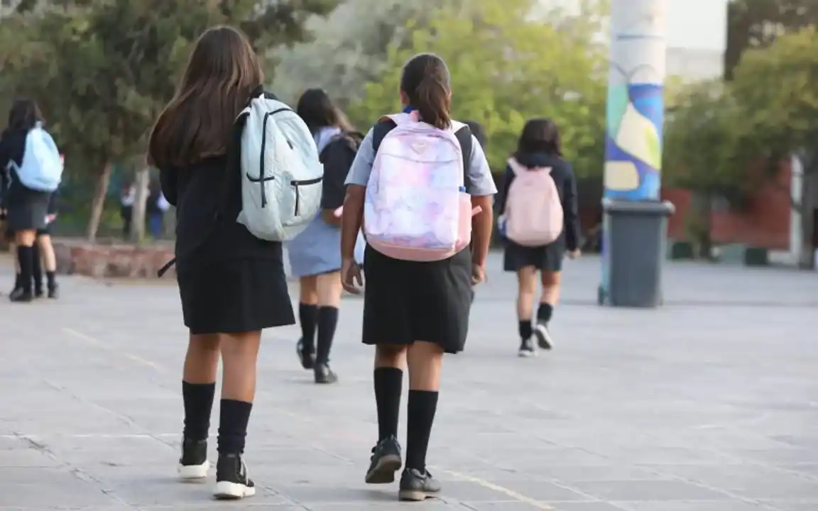 La meta física del presupuesto 2025 prevé alcanzar 1,5 millones de jóvenes que cobran el subsidio, pero el año pasado apenas llegó al millón.