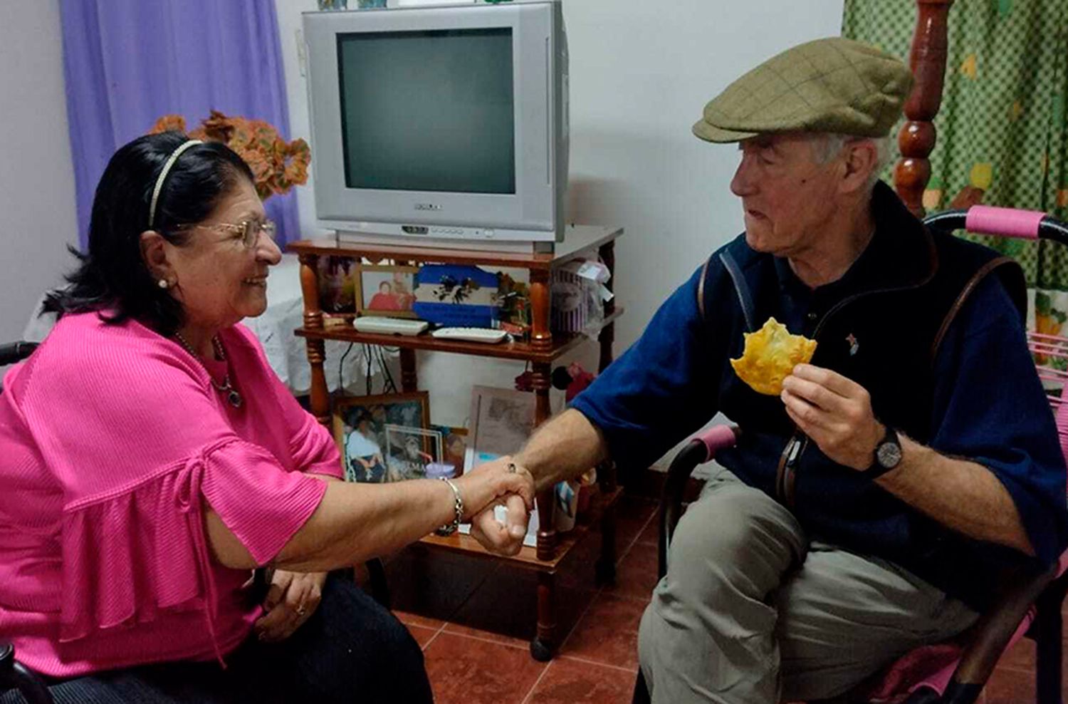 El abrazo de Elma y Geoffrey, a 40 años de Malvinas