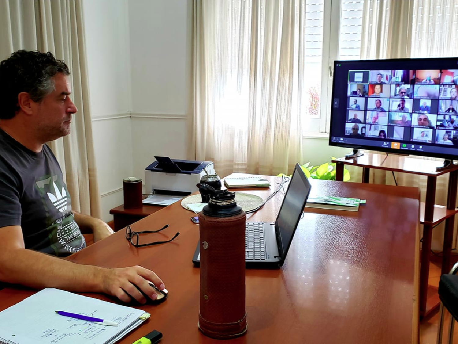 Intendentes “on line”: gobernar a través de la pantalla