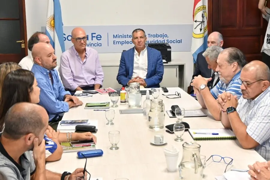 La provincia concretó la primera reunión paritaria con los gremios docentes