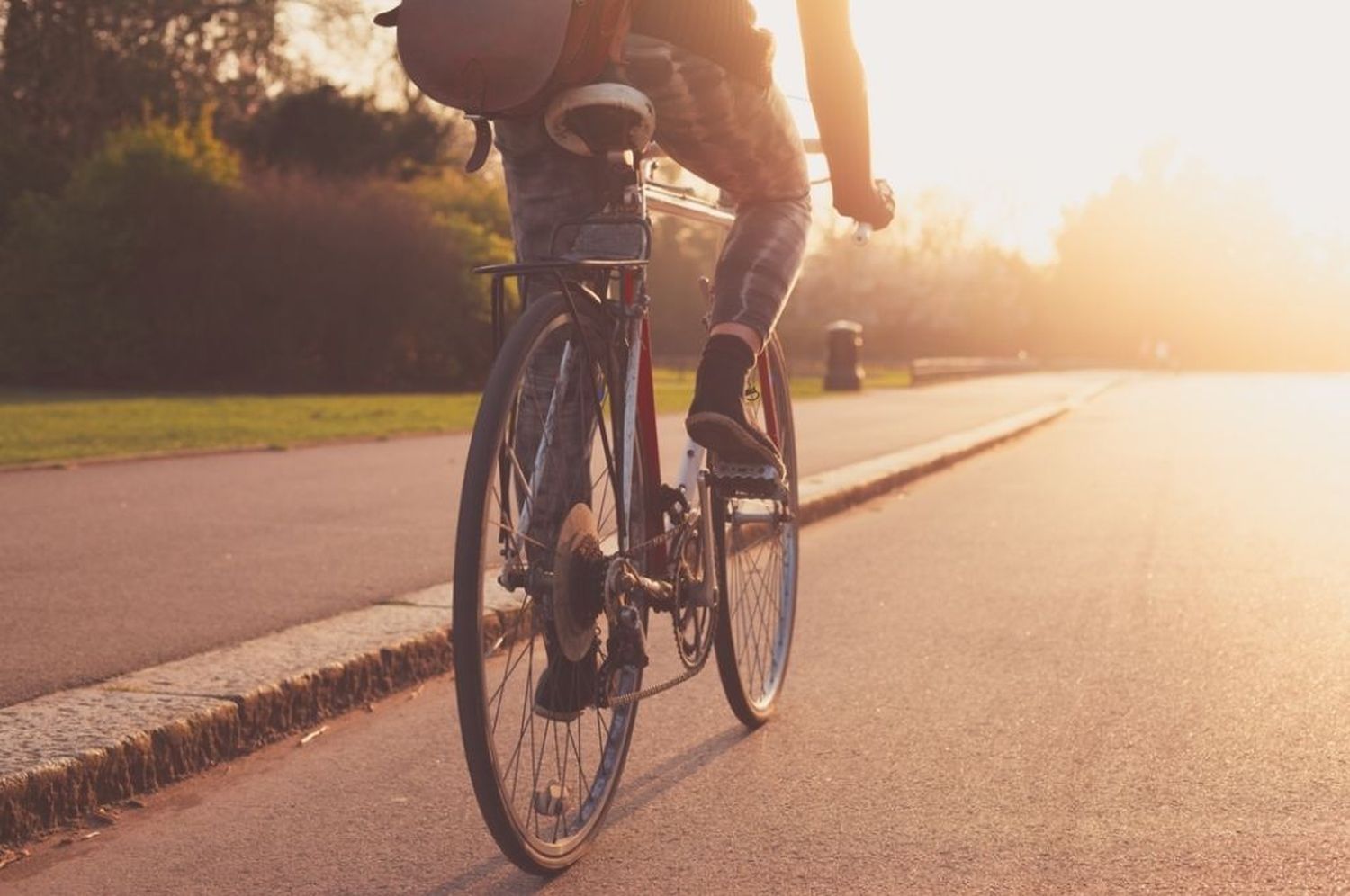 Le pegaron un tiro a un ciclista en Bajada Distéfano