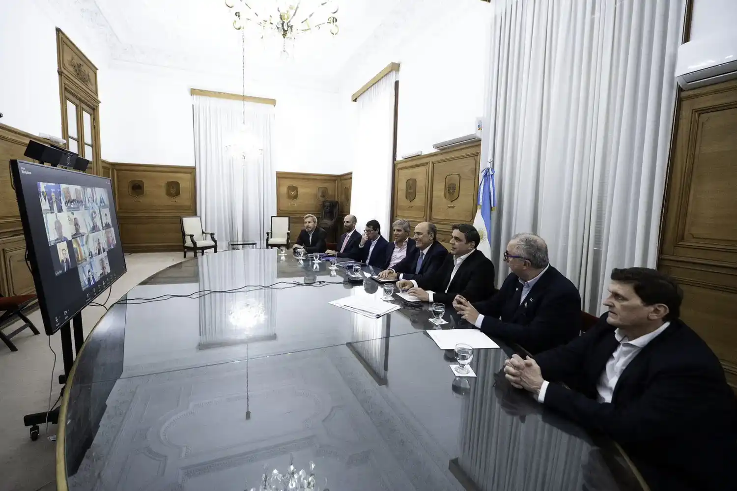 Guillermo Francos y Luis Caputo se reunieron con gobernadores y funcionarios provinciales.