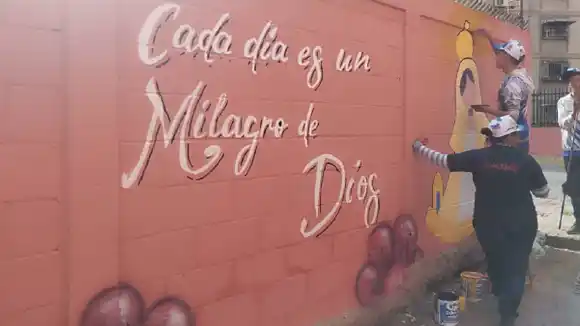 PNB levanta un mural en basurero en El Valle donde fue encontrada bebé abandonada