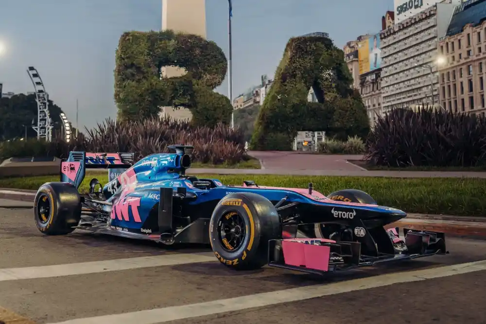 Presentaron el auto que manejará Colapinto en su exhibición en Argentina