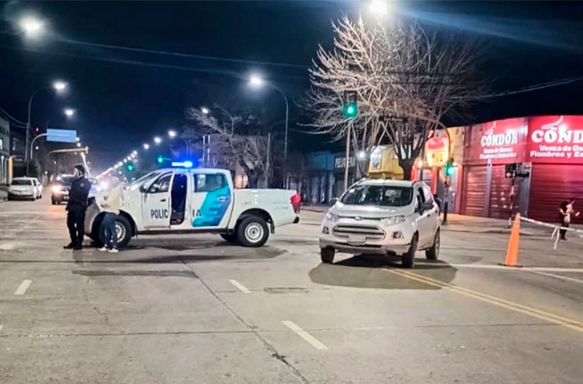 Peatón está grave luego de que lo atropellara una camioneta en Jara y San Martín