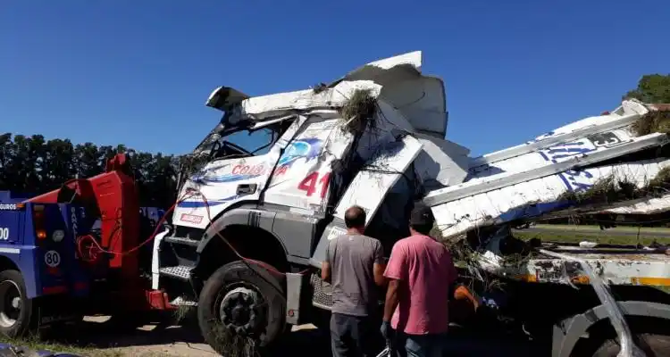 Fiscalía investiga el saqueo al camión que volcó en la ruta 9