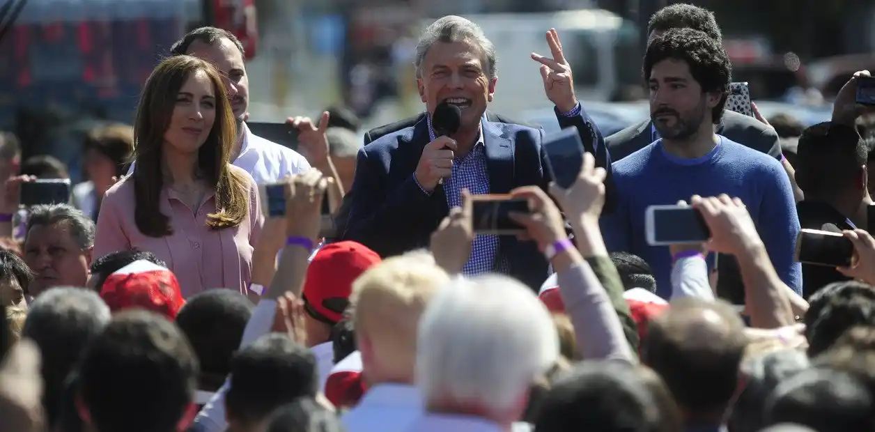 Macri inauguró con Vidal el Metrobus de Varela: "Tengo todas las ganas de que sigamos juntos"