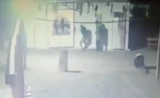 Robaron materiales de trabajo en la inmediaciones del Dique y quedaron registrados en las cámaras