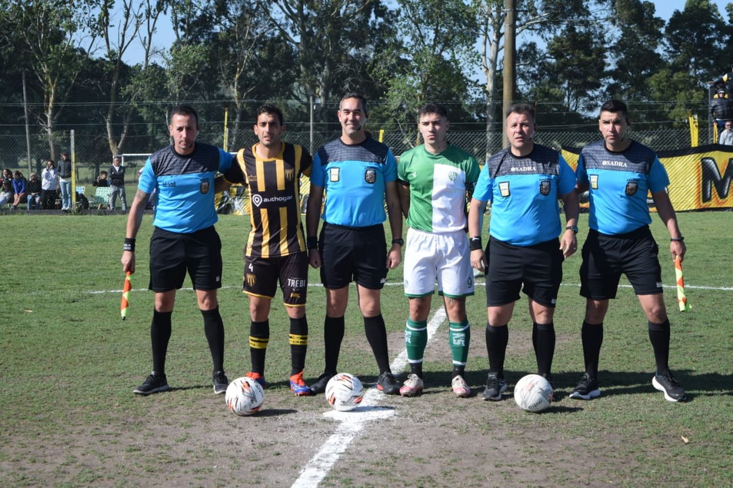 Los locales sacaron una ventaja mínima en las semifinales del Fútbol de Mar del Plata