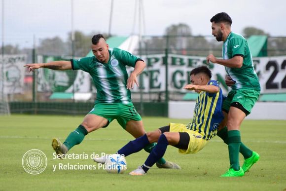 Joaquín Gil dirigió al equipo de los Moyano en el Federal A: expulsó a un jugador del ganador y amonestó a seis