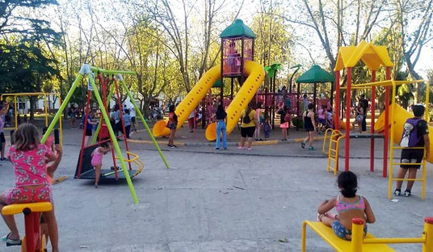Mejoras en cinco espacios más de la plaza Dardo Rocha