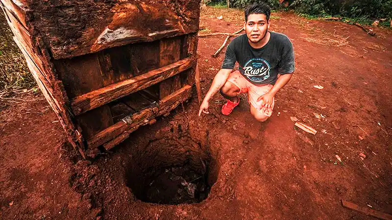 Un joven le salvó la vida a un bebé abandonado en el pozo de una letrina