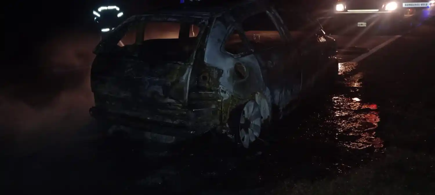 Un incendio de un auto provocó el corte total de la Ruta 70